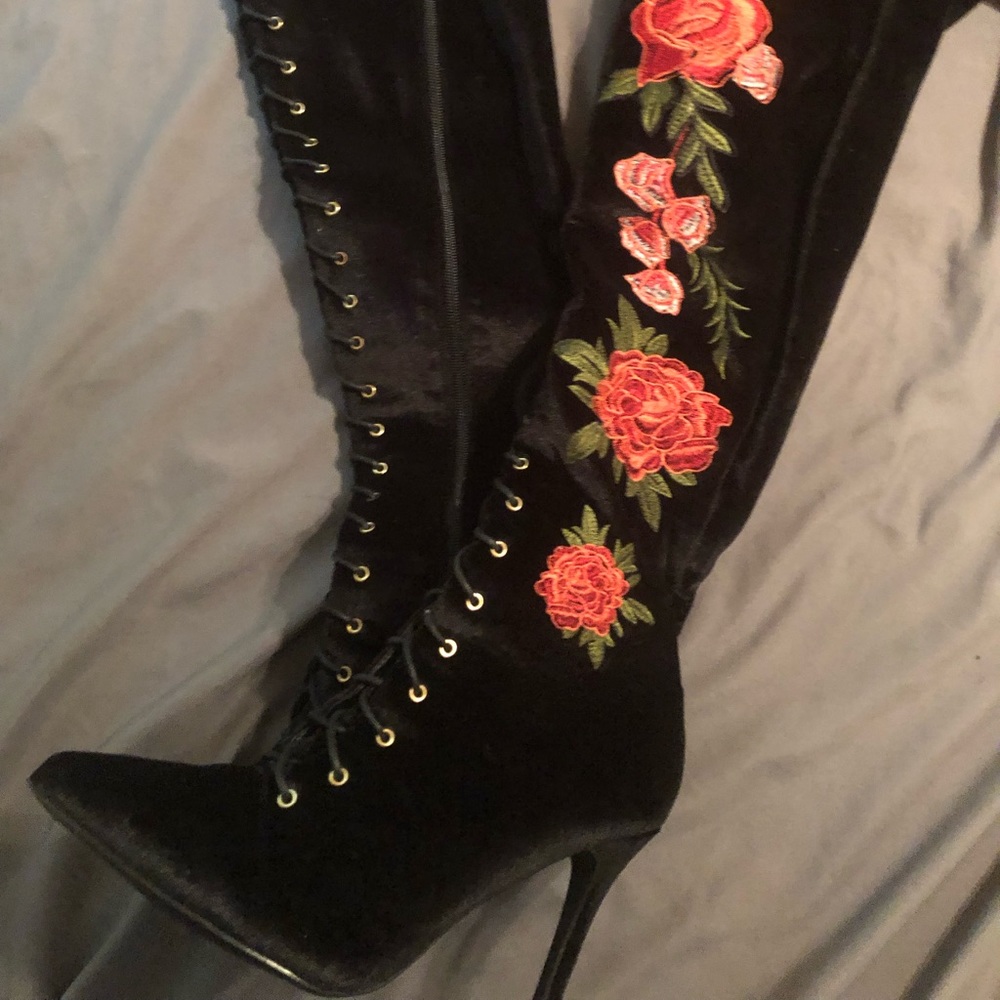 Cape Robbin Rose Embroidered Boots